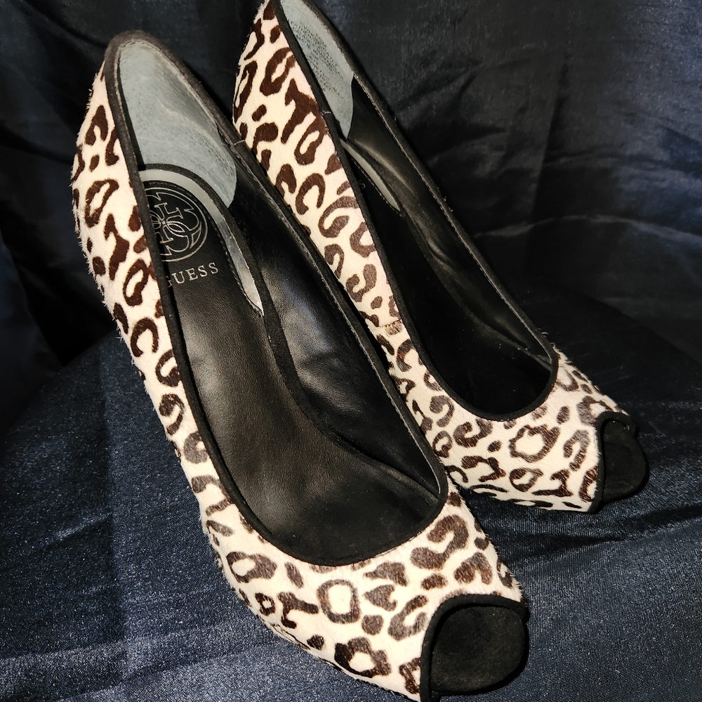 Guess Peep Toe Leopard Print Real Cow Fur Tall Platform Heels Size 5.5M